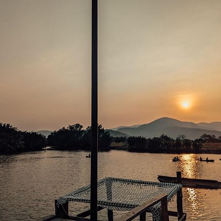 Funky Moon Kampot Exterior foto